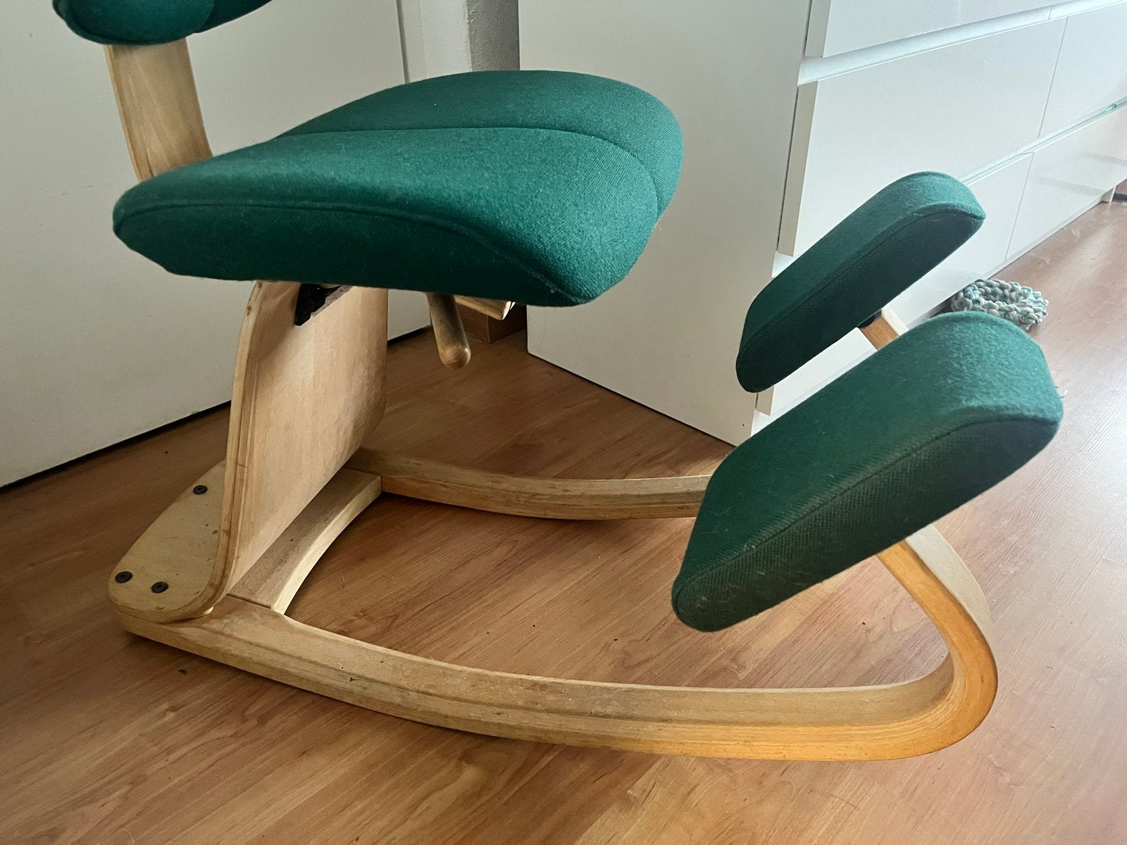 Verstelbare kniestoel met rugleuning - groen, Huis en Inrichting, Stoelen, Ophalen, Gebruikt, Overige kleuren, Eén
