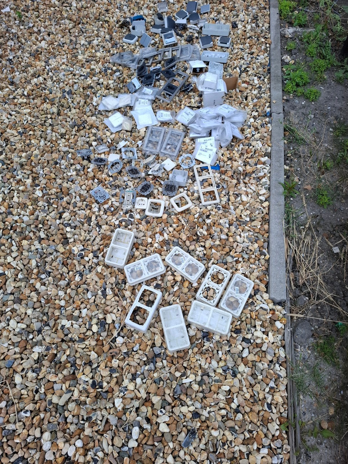 rest partij schakelmateriaal 15 euro, Ophalen of Verzenden, Schakelaar