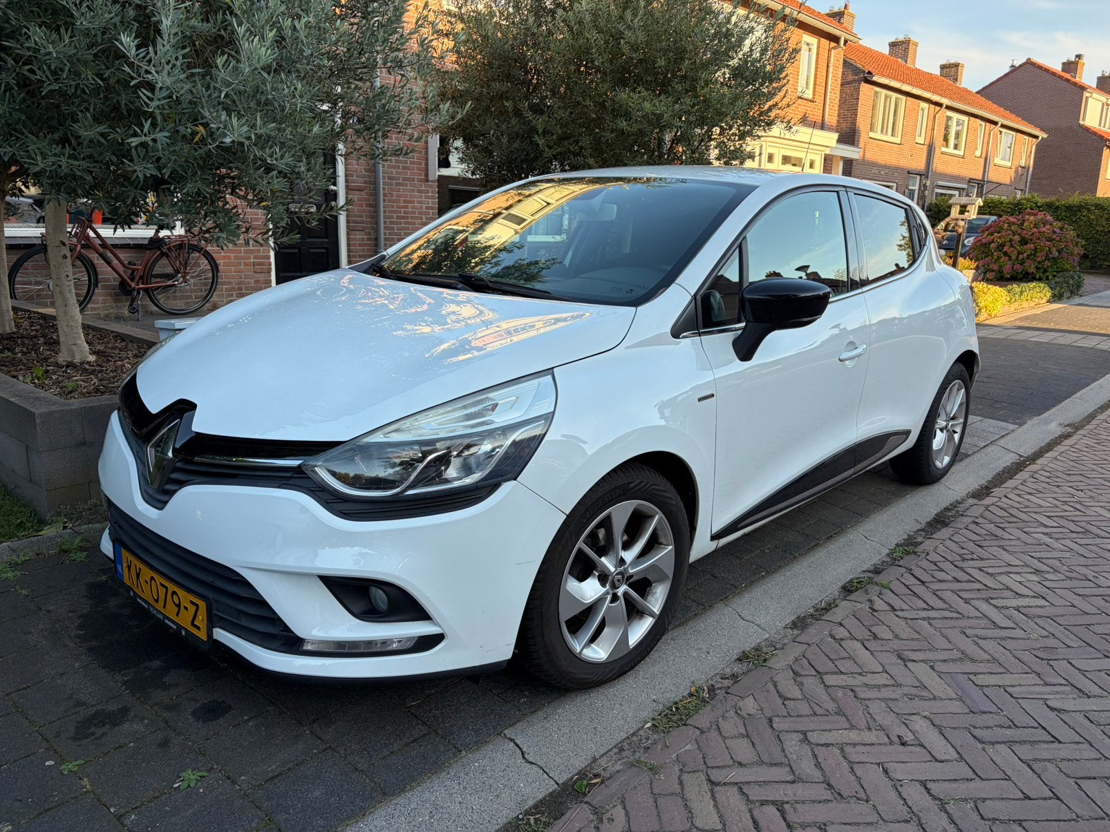 Renault Clio 0.9 TCE 2016 Wit, Airco, cruise control…, Auto's, Renault, Voorwielaandrijving, Stof, Multifunctioneel stuurwiel