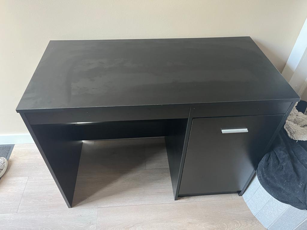 Zwart bureau met opbergruimte, Ophalen, Gebruikt, Spaanplaat of MDF, Overige merken