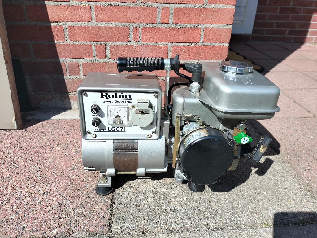 Robin LG071 2T generator 600 Watt, Ophalen, Gebruikt