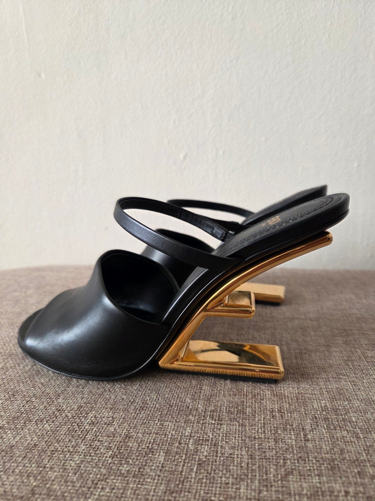 Fendi heels, Ophalen of Verzenden, Zo goed als nieuw, Zwart