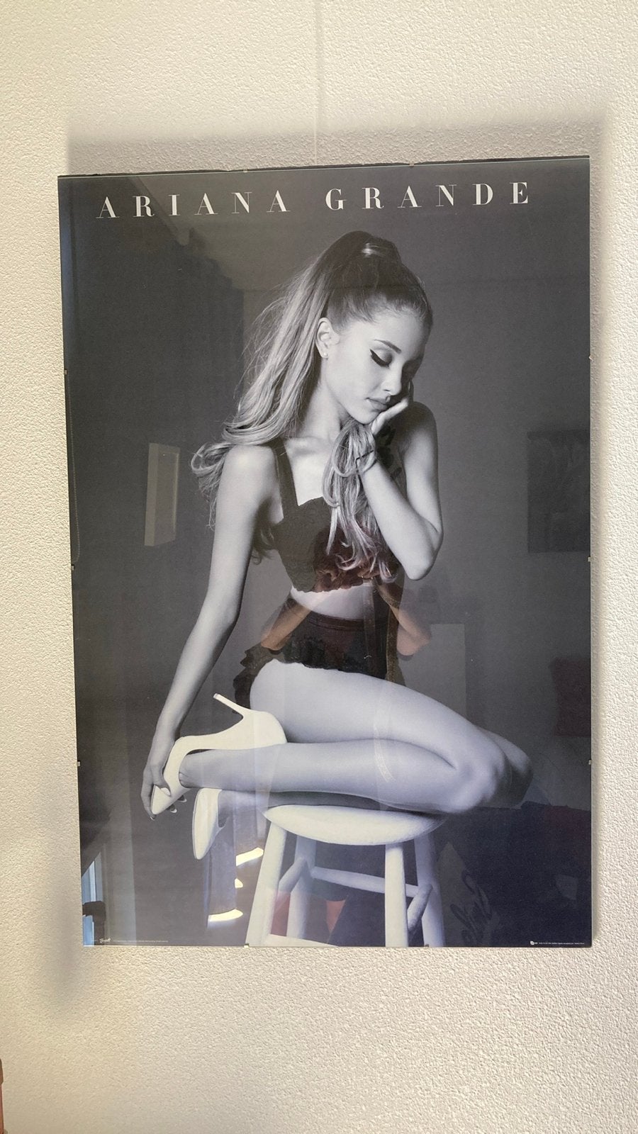 Ariana Grande Poster - Zwart-wit, Verzamelen, Rechthoekig Staand, Ophalen of Verzenden, Zo goed als nieuw, A1 t/m A3