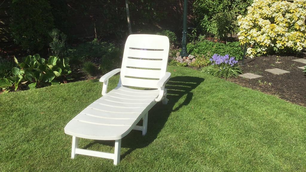 Rolligbed, wit, ligbed, Tuin en Terras, Ophalen, Gebruikt, Kunststof, Inklapbaar