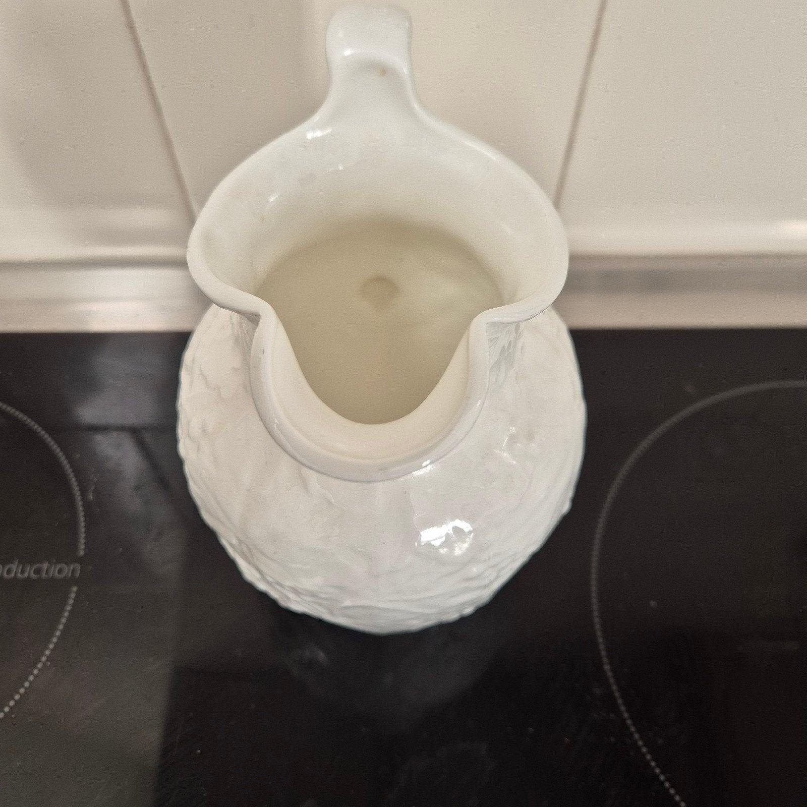 Wedgwood Strawberry and Vine Bone China Melkkan, Huis en Inrichting, Keuken | Servies, Ophalen of Verzenden, Zo goed als nieuw