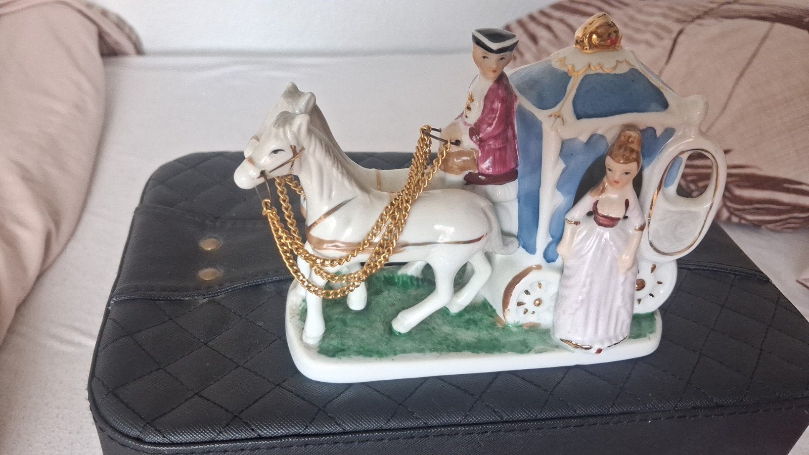 Vintage porseleinen koets met paarden en figuren, Verzamelen, Ophalen of Verzenden, Zo goed als nieuw