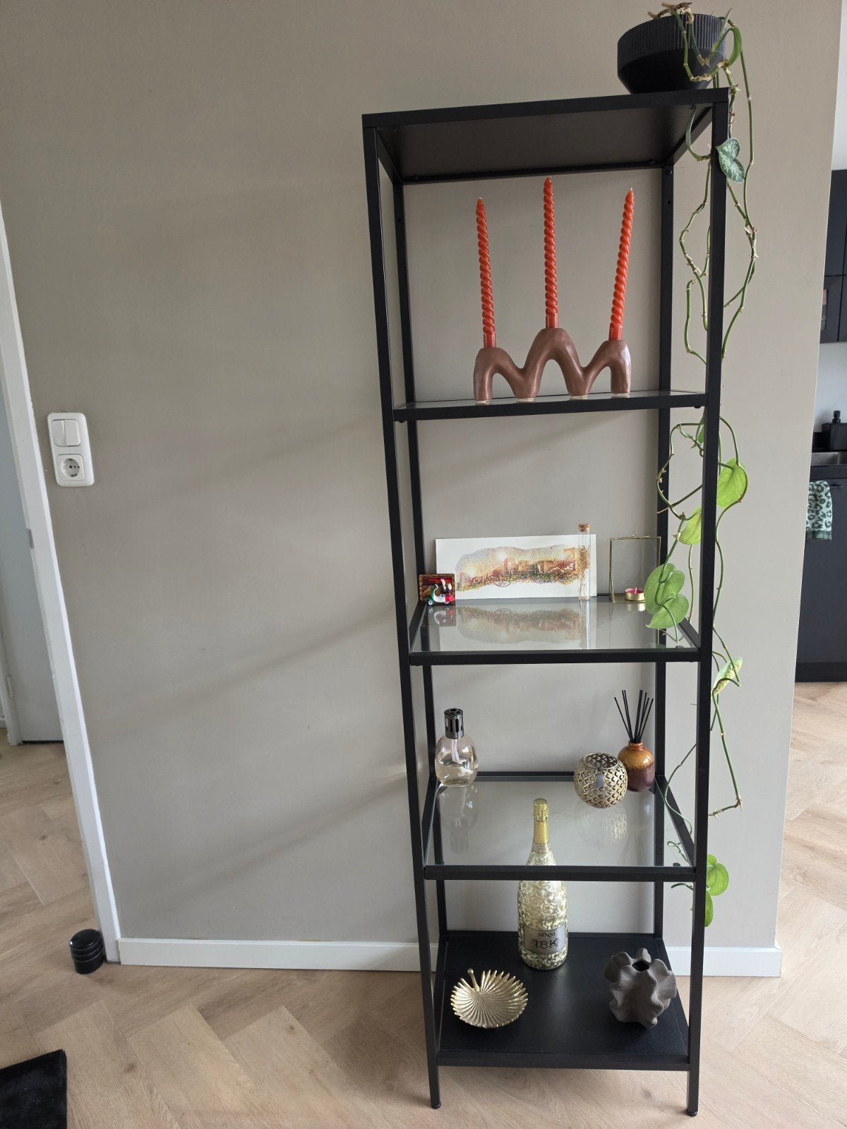 VITTSJÖ stellingkast
Stellingkast, zwartbruin/glas, Ophalen, Zo goed als nieuw