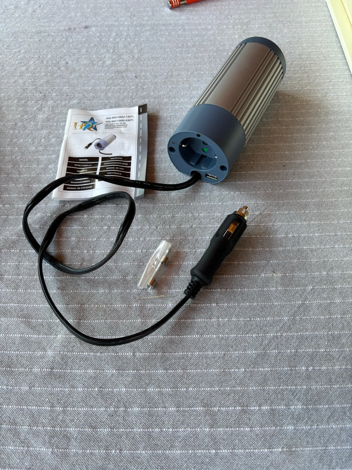 Omvormer met USB-uitgang 12V DC naar 230V AC, Ophalen, Zo goed als nieuw