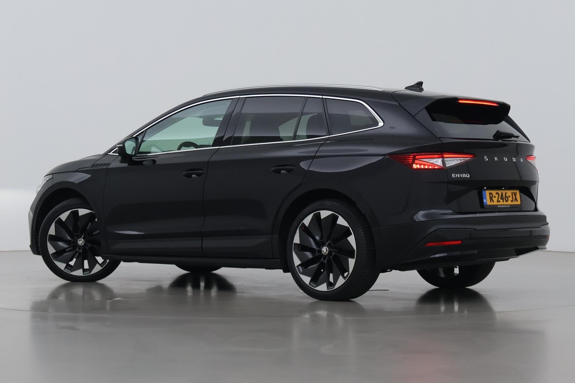 Skoda Enyaq iV 80 | Matrix LED | Camera | Stoel+Stuurverwarm, Auto's, Achterwielaandrijving, Gebruikt, 80 kWh, Zwart