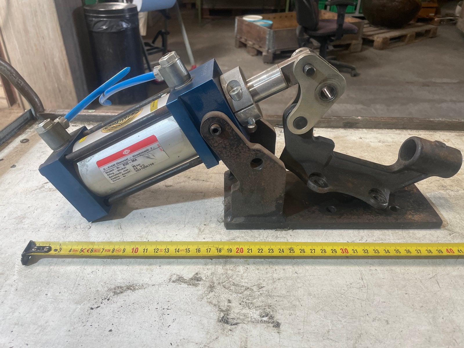 Destaco 850-MA Pneumatische Snelspanner met Hoekssteun, Ophalen, Gebruikt