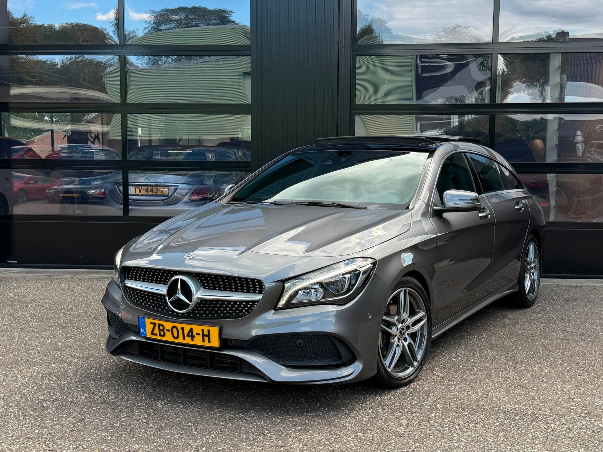 Mercedes-Benz CLA-klasse Shooting Brake 180 AMG Pano Camera, Auto's, Mercedes-Benz, CLA, 730 kg, Gebruikt, Euro 6