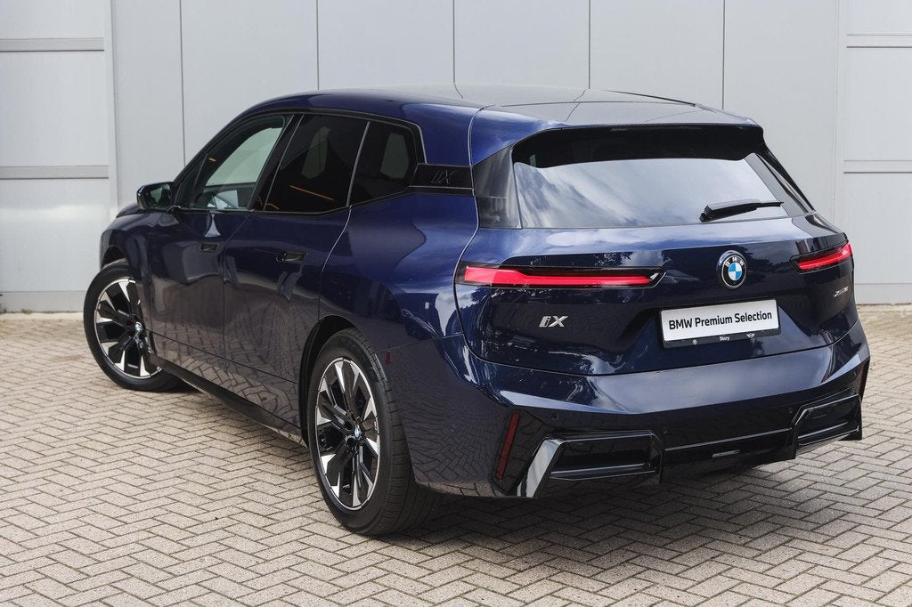 BMW iX xDrive45 M Sport / Trekhaak / Panoramadak Sky Lounge, Auto's, BMW, Gebruikt, Met garantie (alle), Blauw, Vierwielaandrijving