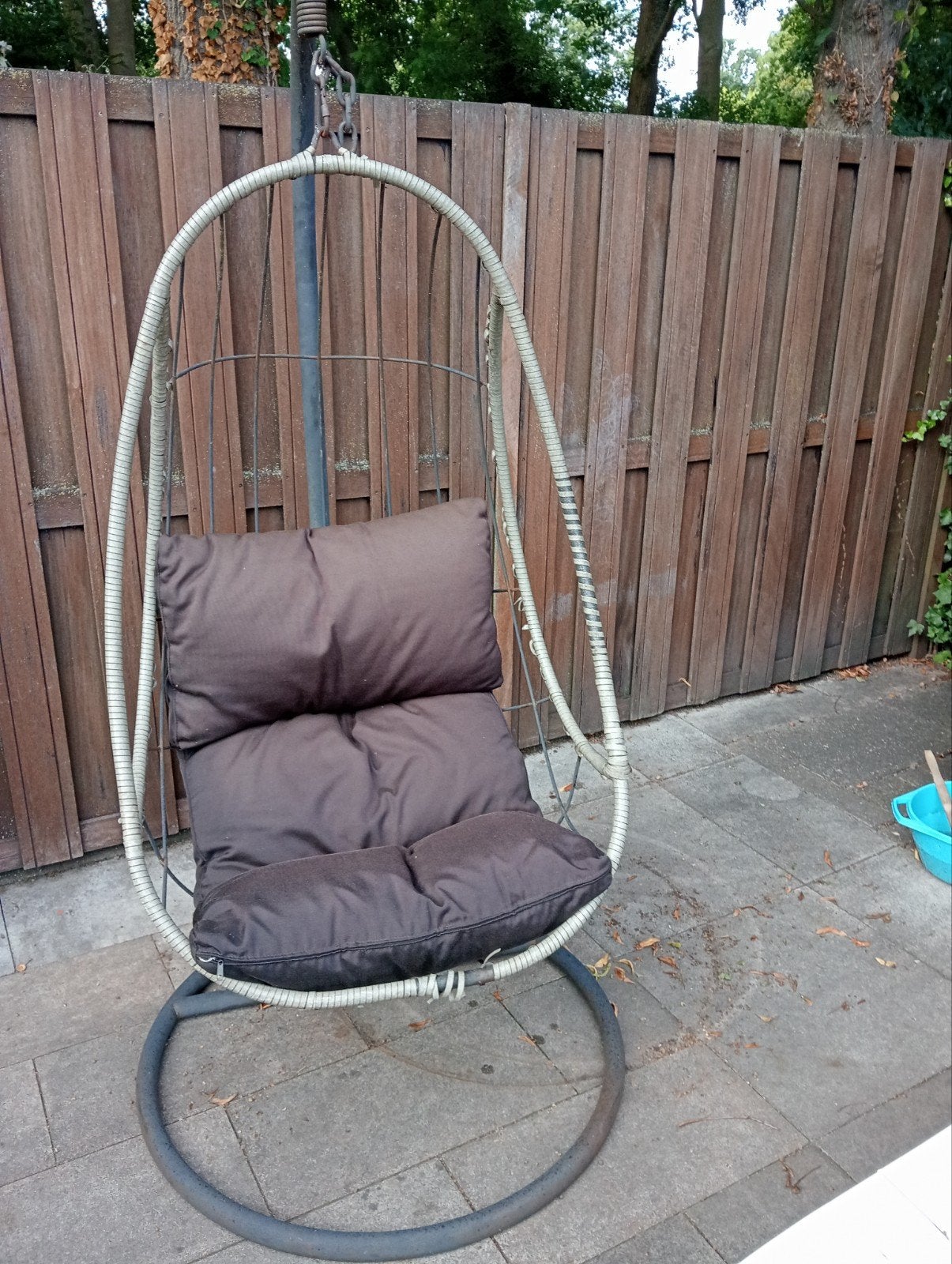 Comfortabele hangstoel met standaard en kussen, Ophalen, Gebruikt, Metaal