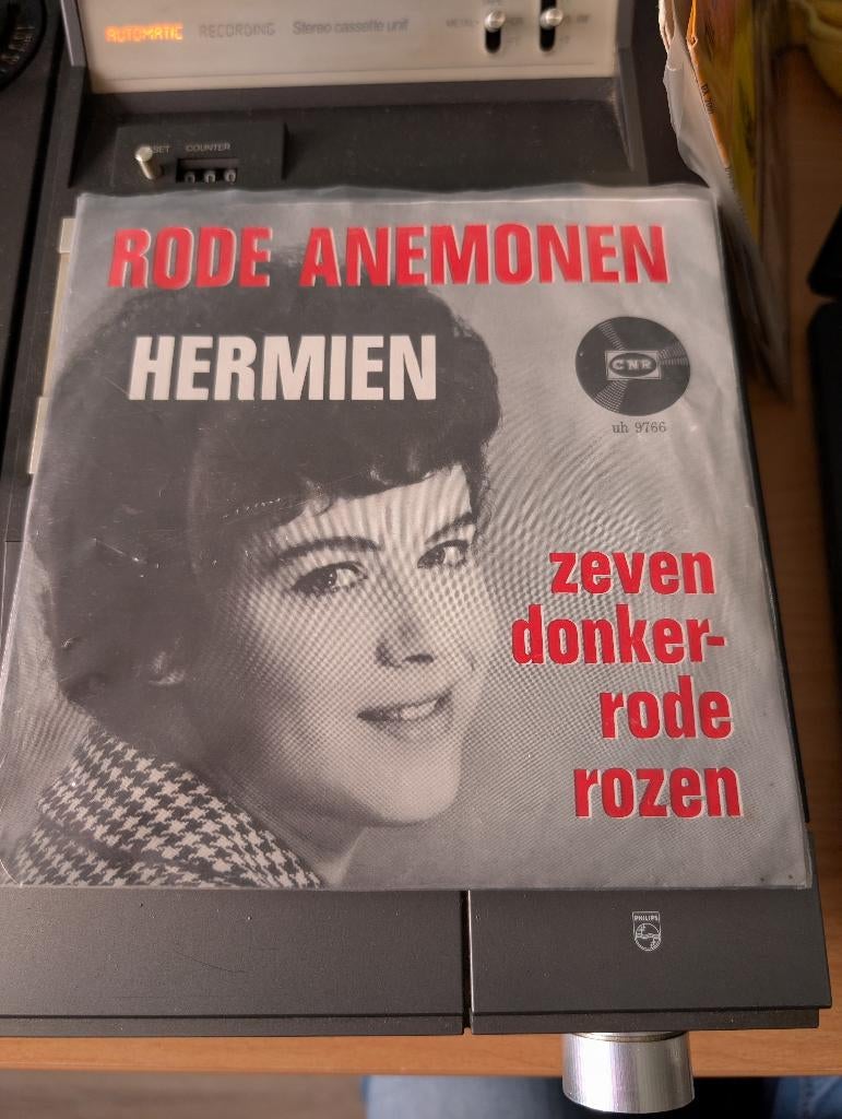 Rode Anemonen  - Hermien, Ophalen of Verzenden, Zo goed als nieuw, Nederlandstalig