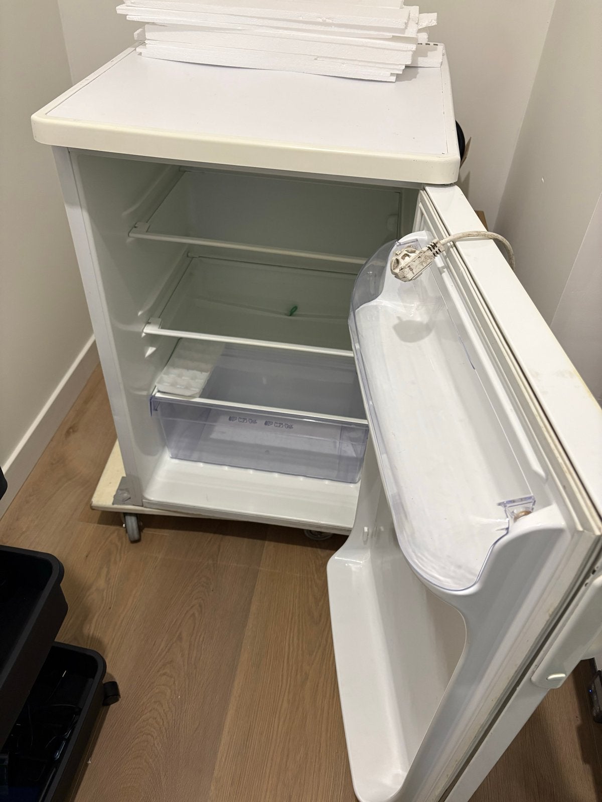 Zanussi Koelkast - Compact en Functioneel, 75 tot 100 liter, 45 tot 60 cm, Ophalen, 85 tot 120 cm