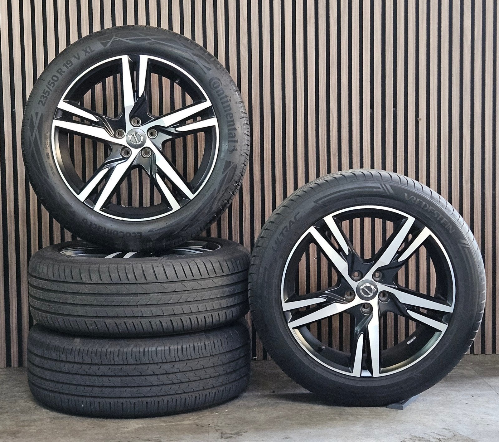 Nette 19" Orig Volvo XC40 EC40 Velgen+Zomerbanden 5x108, Auto-onderdelen, Banden en Velgen, Gebruikt, Banden en Velgen, Volvo