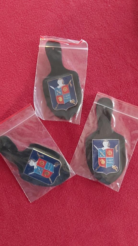 militaire borsthanger / kenteken, Verzamelen, Militaria | Algemeen, Ophalen of Verzenden, Landmacht, Overige gebieden, Embleem of Badge