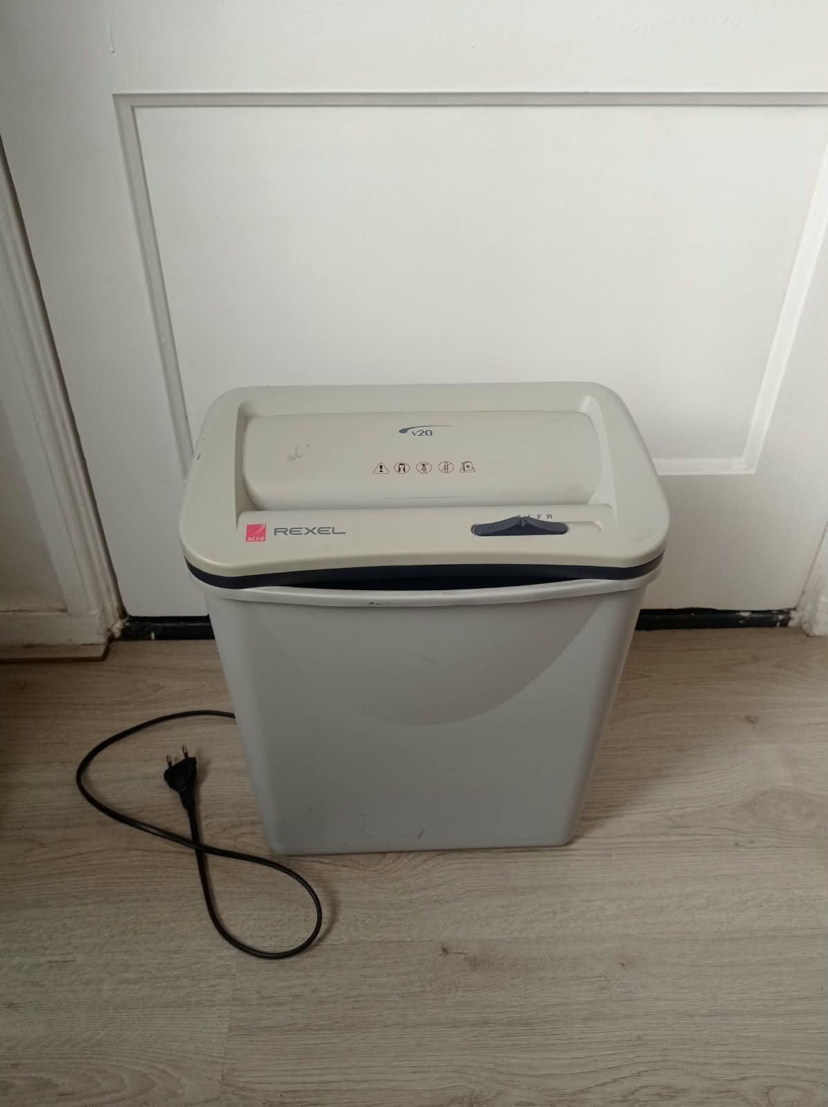Acco Rexel V20 papierversnipperaar - compact en efficiënt, Diversen, Ophalen of Verzenden