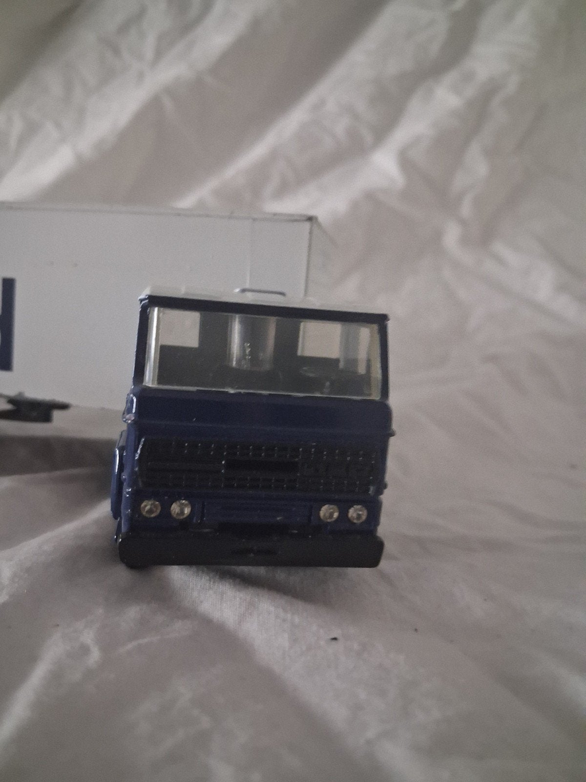 Blue Band vrachtwagen met oplegger - Speelgoedmodel, Ophalen of Verzenden, Gebruikt, Bus of Vrachtwagen