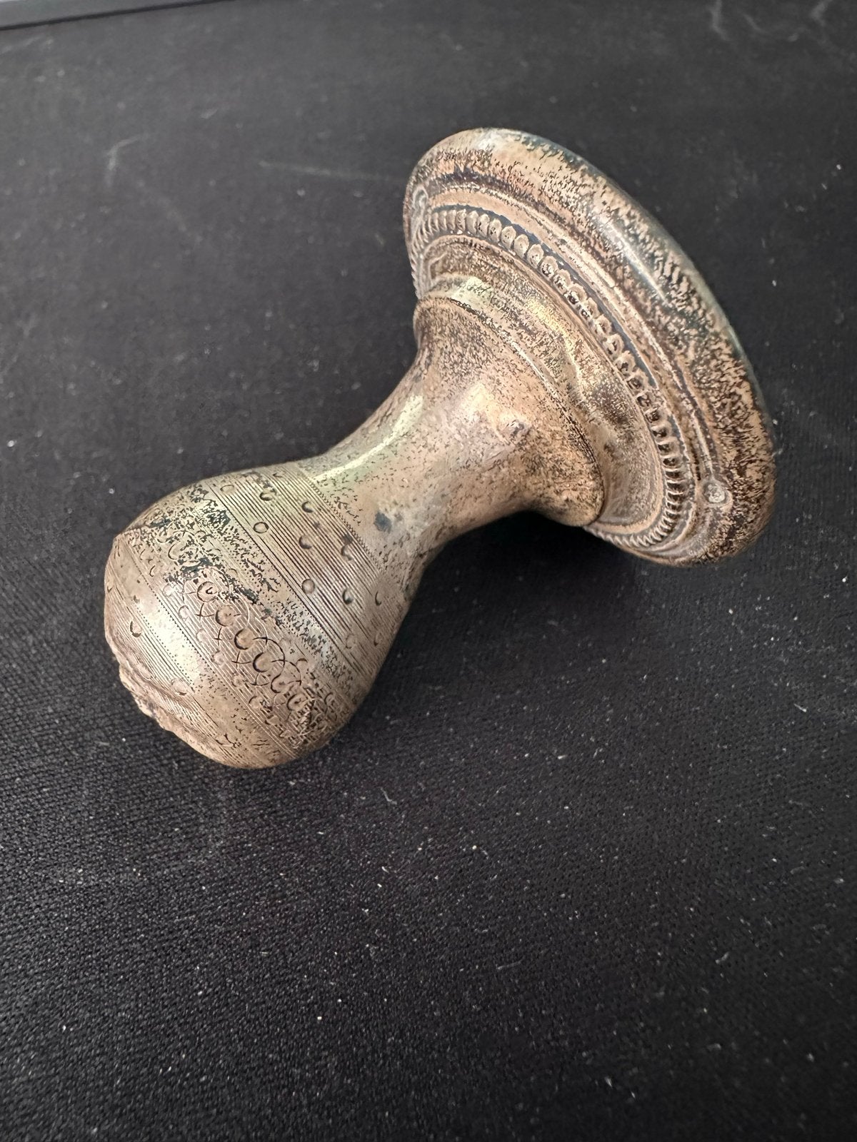 Antieke zilverkleurige deurknop met decoratie, Ophalen of Verzenden