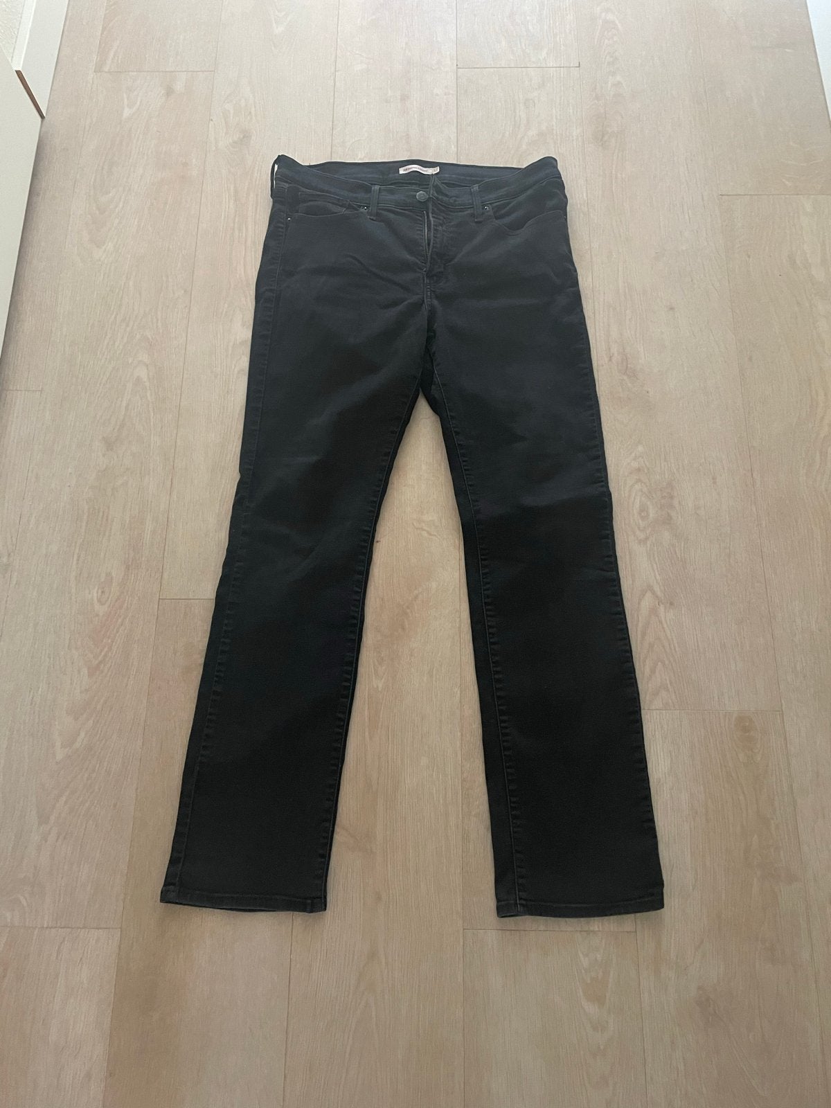Levi's 314 Shaping Straight Jeans Zwart W32 L32, Ophalen of Verzenden, Zo goed als nieuw, Zwart, W30 - W32 (confectie 38/40)