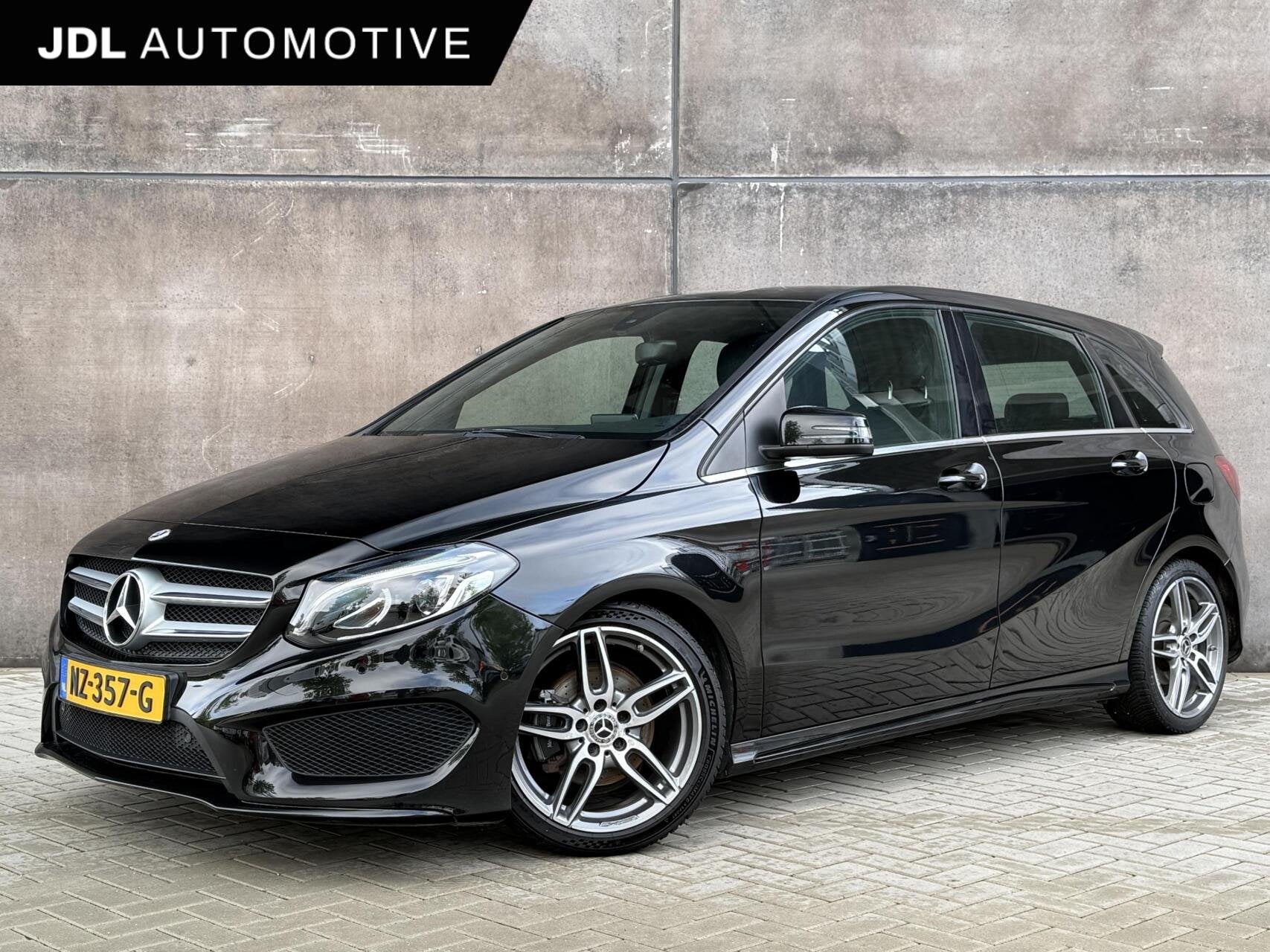Mercedes B-klasse 180 Business Solution AMG | Trekhaak | Car, 1325 kg, Gebruikt, 4 cilinders, Met garantie (alle)