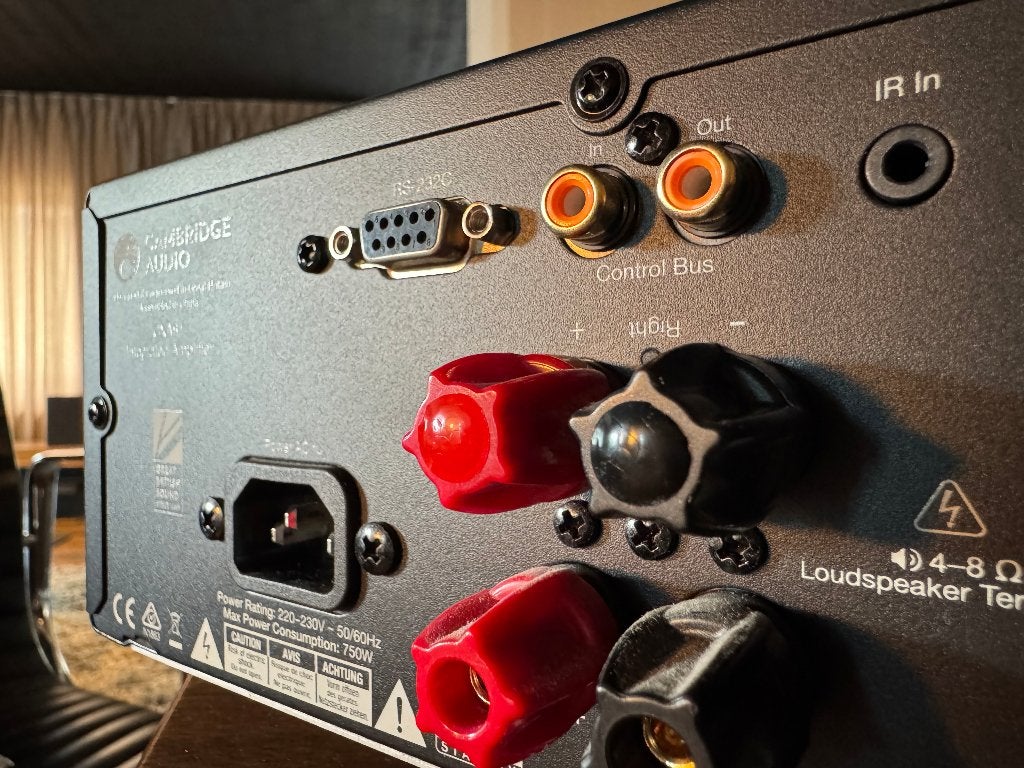 Foto 4 van Cambridge Audio || CX A81 versterker met DAC