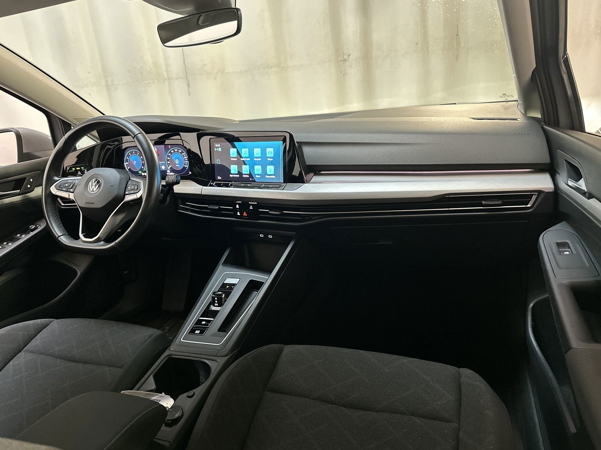 Volkswagen Golf Variant 1.0 eTSI DSG Life Sfeerverlichting N, Stof, Gebruikt, Met garantie (alle), 23 km/l