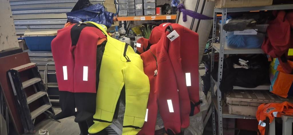 3 stuks Droogpak immersion suit overlevingspakken. Foto's!, Watersport en Boten, Watersportkleding, Drysuit, Crewsaver, Ophalen of Verzenden