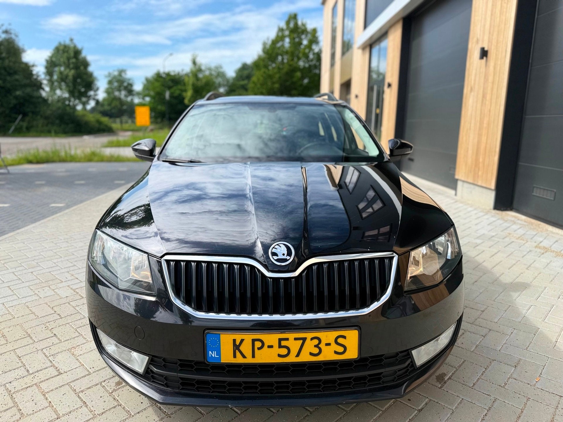 Skoda Octavia Combi 1.6 TDI 81KW (bj 2016) EURO6|NAVI|PARKSE, Auto's, Gebruikt, Euro 6, 4 cilinders, Zwart