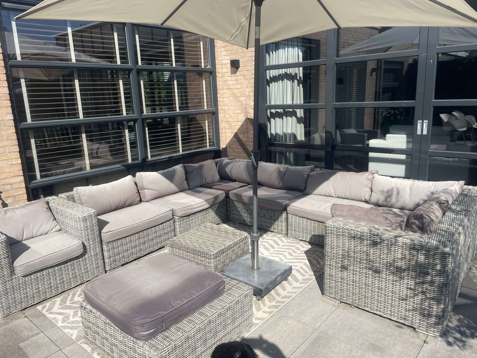Wicker loungeset met losse stoel en flexibele opstelling