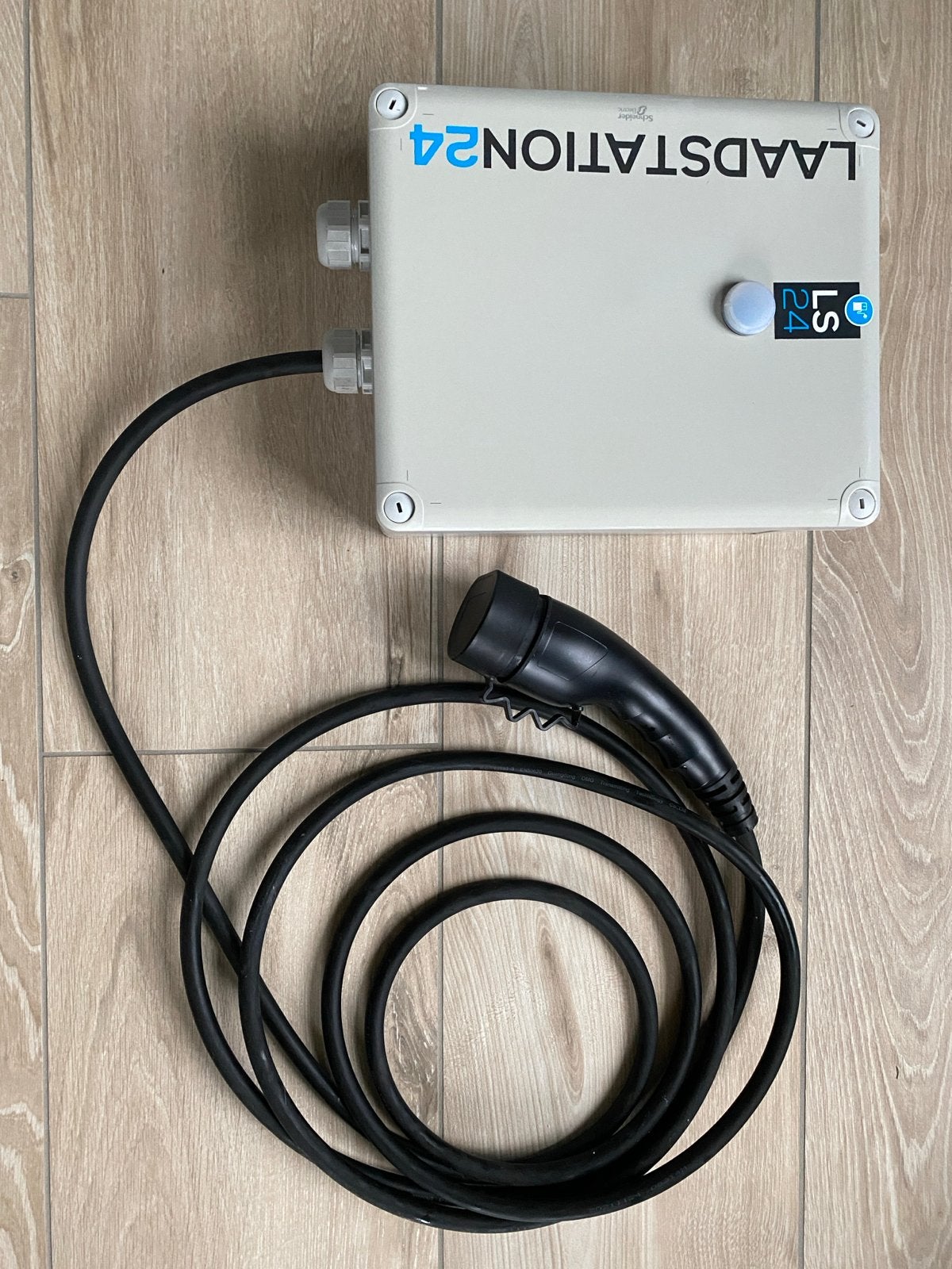 Laadstation24 Laadpaal met vaste kabel, Ophalen of Verzenden, Zo goed als nieuw, Laadpaal