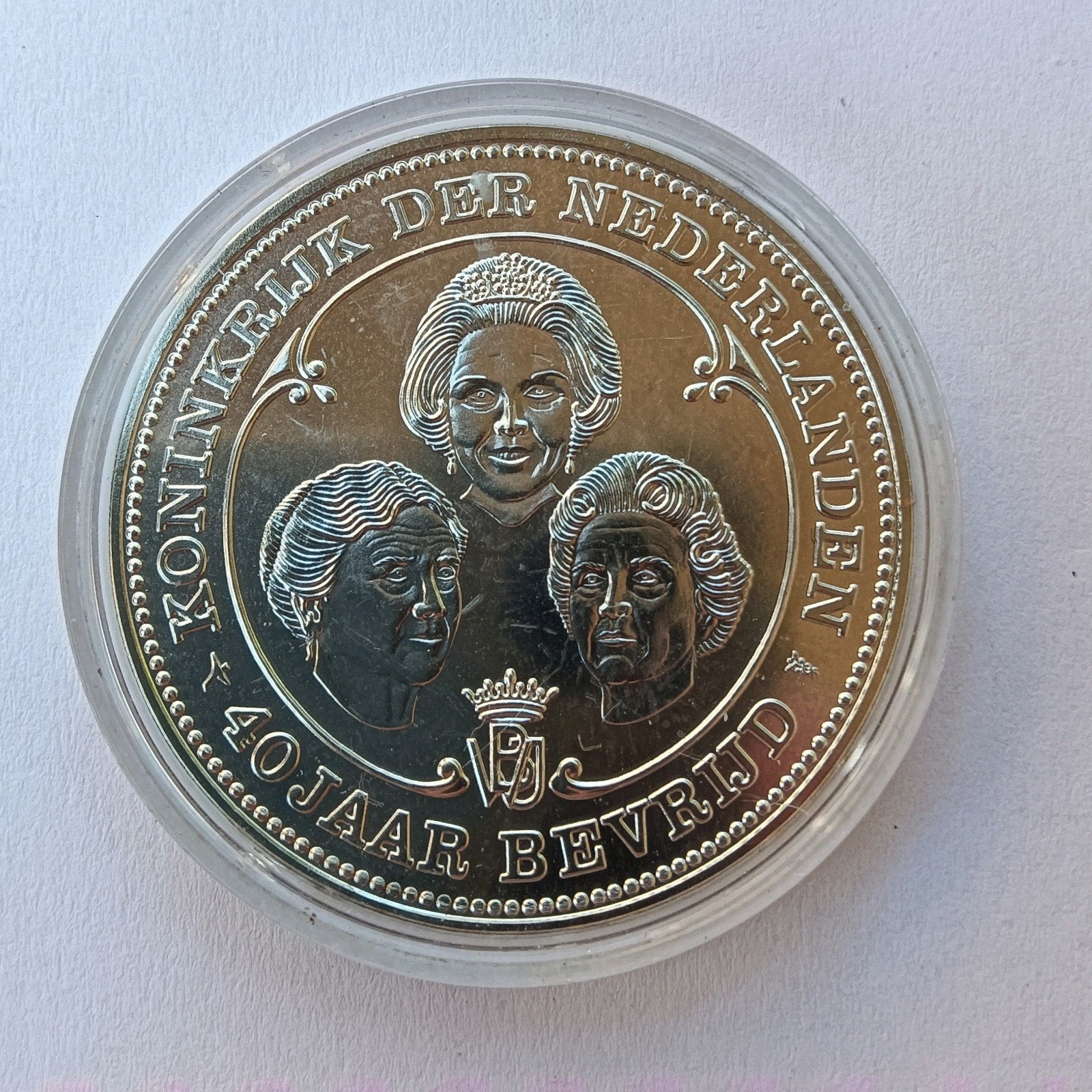 Penning Koninklijkhuis 40 jaar bevrijding 1985 kenmerk K31, Ophalen of Verzenden, Overige materialen, Nederland