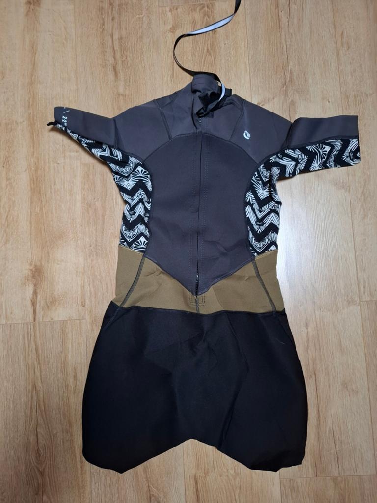 Olaian wetsuit zo goed als nieuw, maat L, Watersport en Boten, Ophalen of Verzenden, Zo goed als nieuw, Wetsuit, Olaian