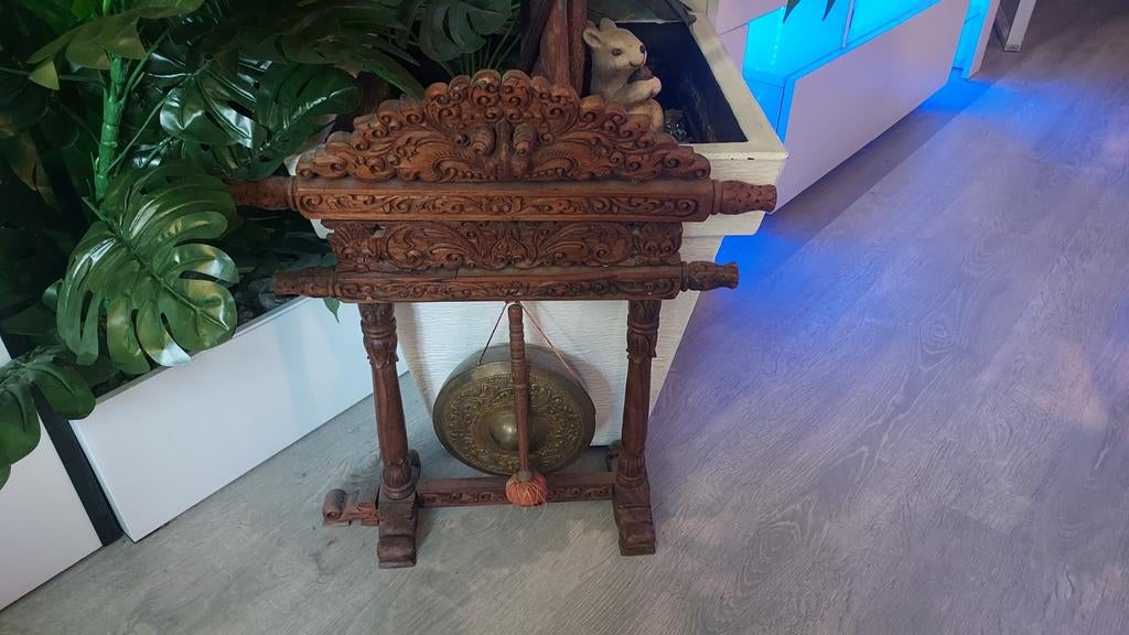 Gong tekoop, Ophalen