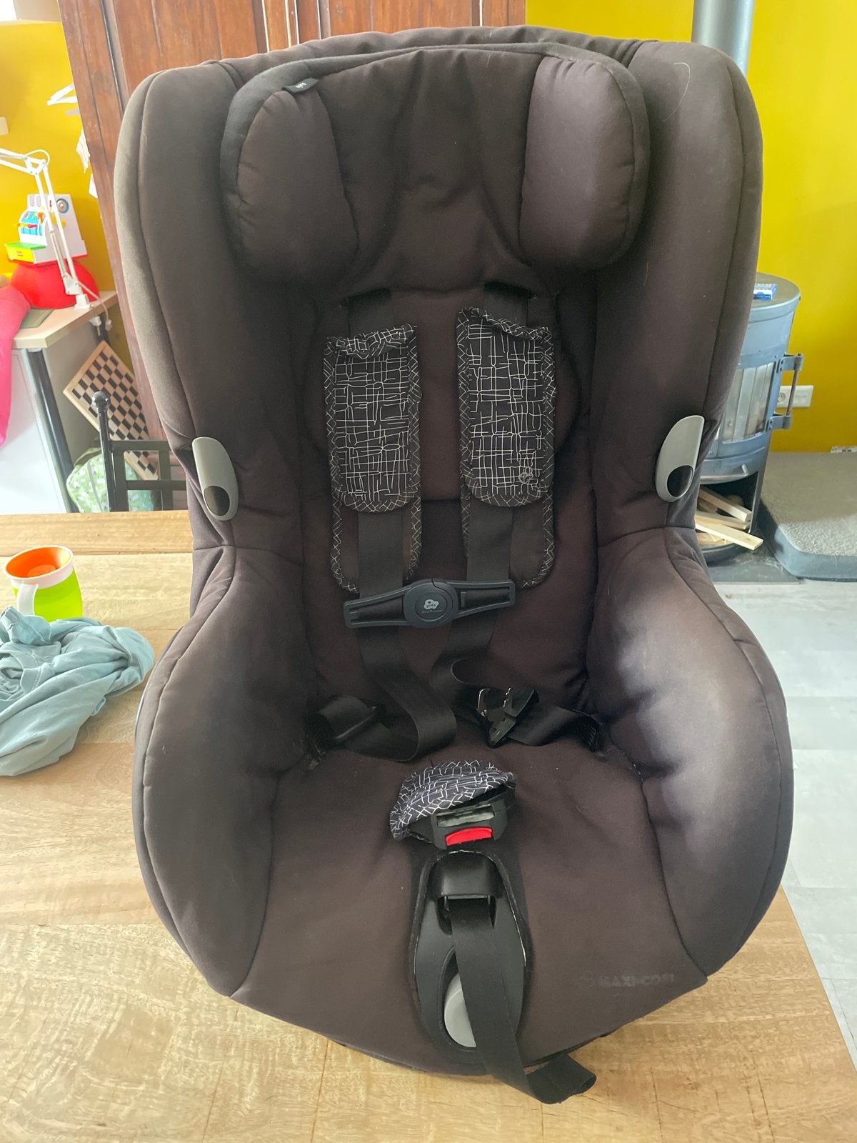 Maxi-Cosi Axiss autostoel - Zonneverkleuring bekleding, Gebruikt, Verstelbare rugleuning, 9 t/m 18 kg, Ophalen of Verzenden