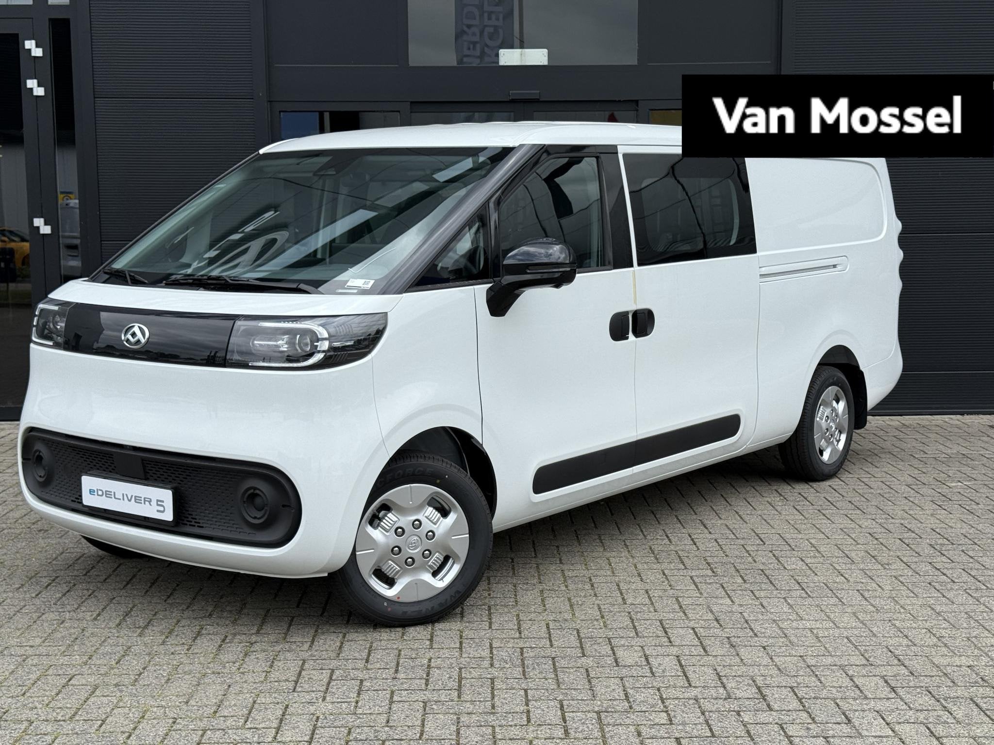 Maxus eDeliver 5 DC L2H1 64kWh Aut. Dubbele Cabine | WLTP to, Auto's, Stof, Met garantie (alle), Maxus, Grijs