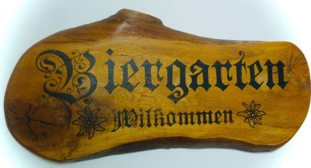 Groot handgeschilderd houten bord / Biergarten Wilkommen, Hout, Nieuw, 76 cm, Ophalen of Verzenden