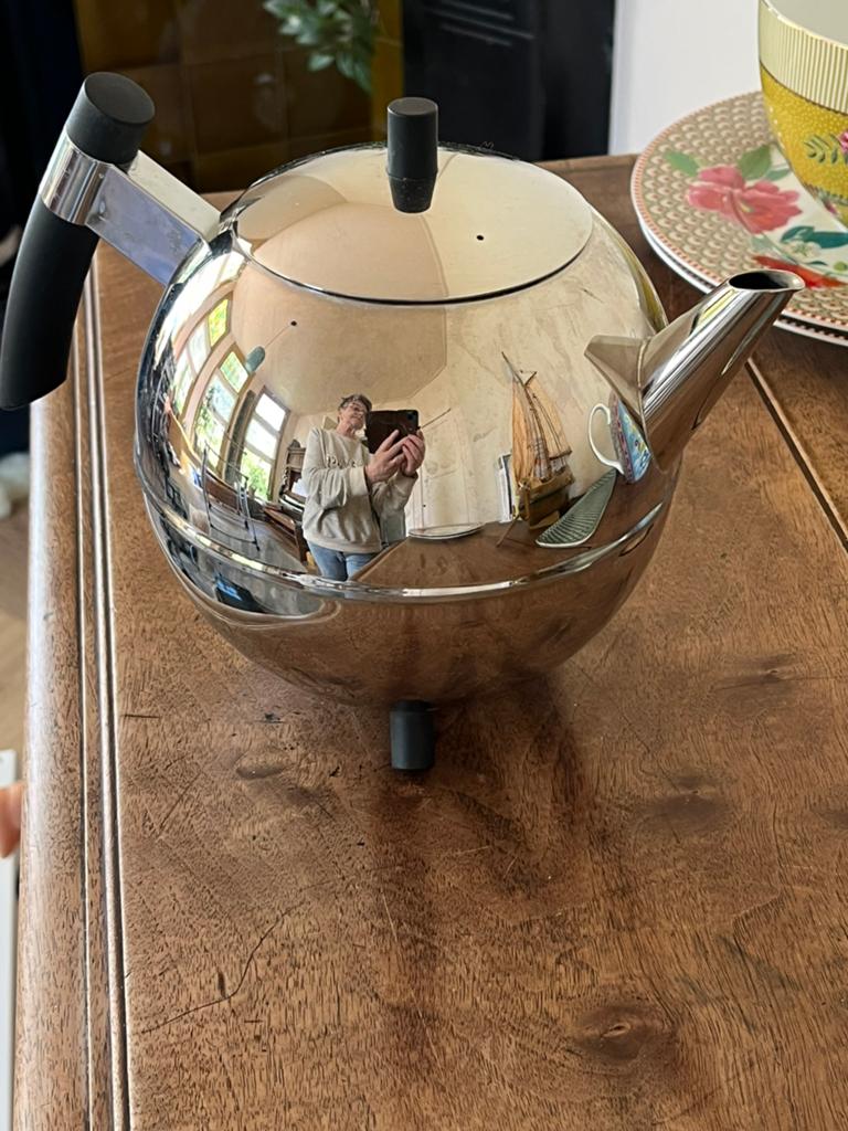 Sierlijke dubbelwandige theepot., Huis en Inrichting, Keuken | Potten en Pannen, Ophalen, Zo goed als nieuw, Rvs, Pot, Bus of Blik