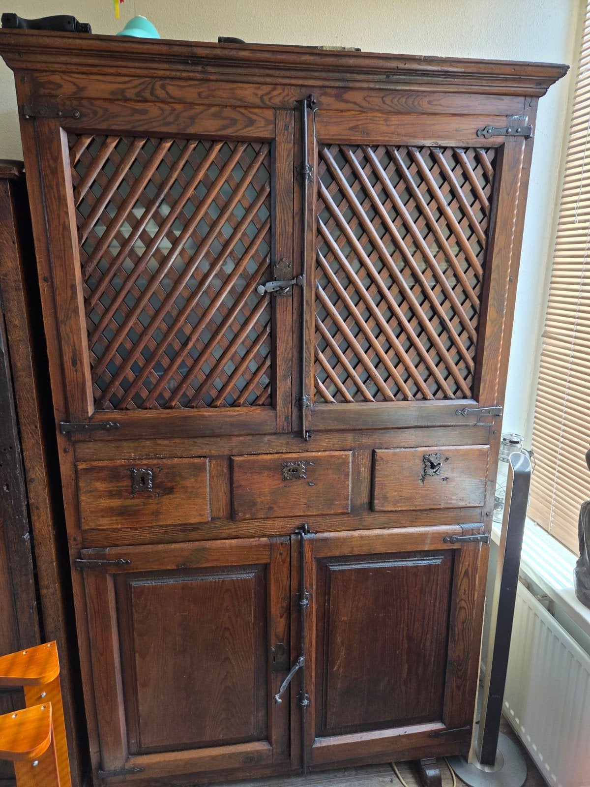 Antieke houten kast met glazen deuren, Antiek en Kunst, Ophalen
