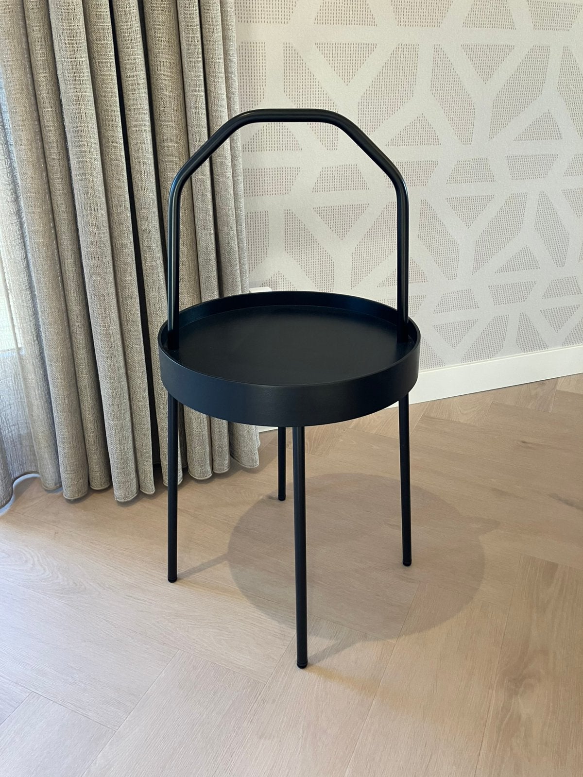 Ikea Burvik bijzettafel zwart ZGAN, Minder dan 55 cm, Rond, Zo goed als nieuw, Ophalen