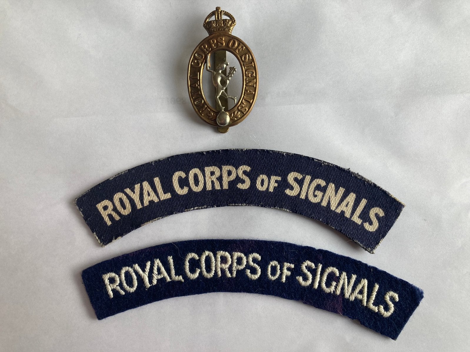 Originele Britse Royal Corps of Signals emblemen, Ophalen of Verzenden, Landmacht, Engeland, Embleem of Badge