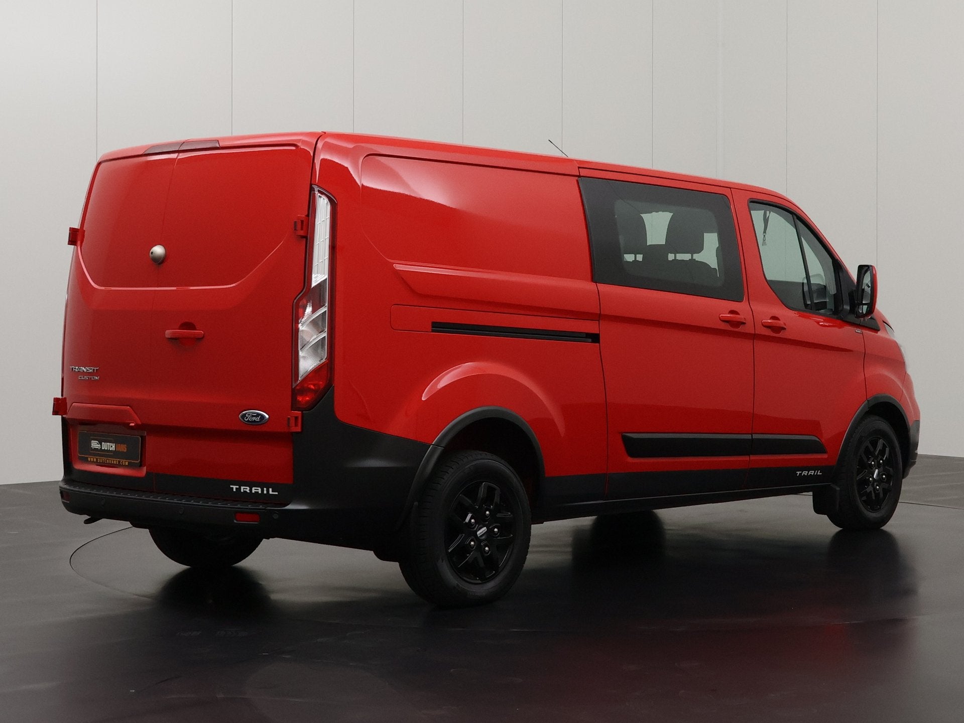 Ford Transit Custom 2.0TDCi 130PK Lang Dubbele Cabine Trail, Auto's, LED verlichting, Gebruikt, Leder, 2170 kg