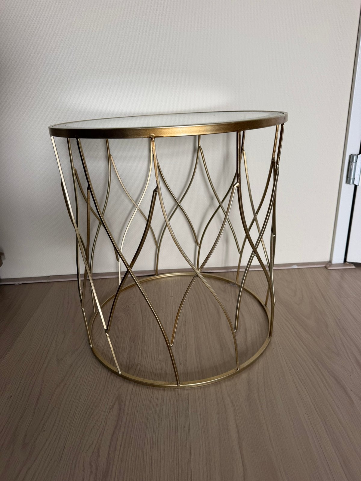 Riverdale gouden bijzettafel, Minder dan 55 cm, Metaal of Aluminium, Rond, Zo goed als nieuw