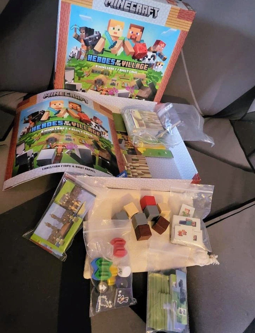 Minecraft Heroes of the Village Bordspel, Drie of vier spelers, Ophalen of Verzenden, Zo goed als nieuw, Ravensburger
