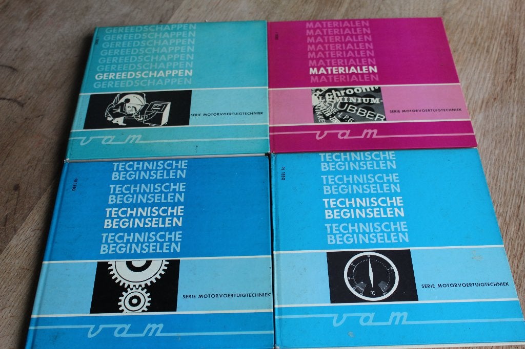 Auto techniek boeken - 4 automonteur boek, Boeken, Ophalen of Verzenden, Gelezen, Autotechniek