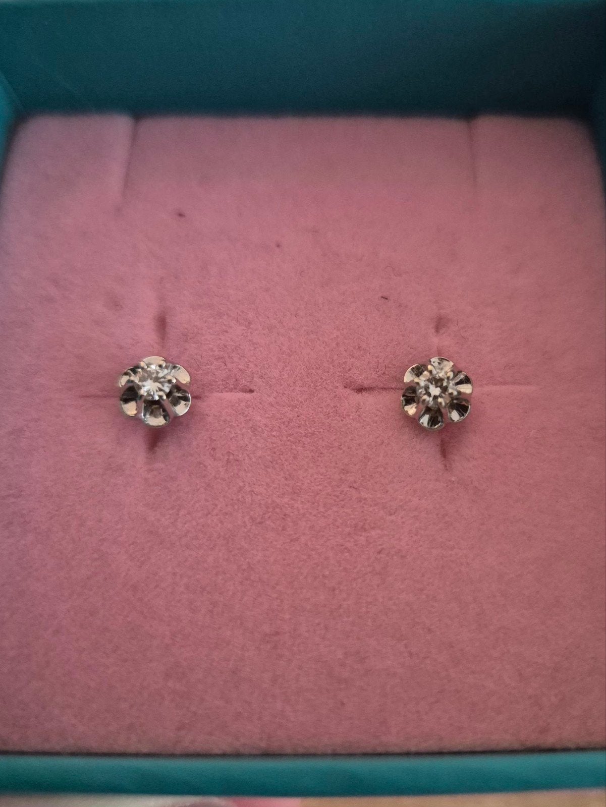Witgouden solitair oorknopjes met diamant, 0.14 ct, Sieraden, Tassen en Uiterlijk, Oorbellen, Ophalen, Zo goed als nieuw, Met edelsteen