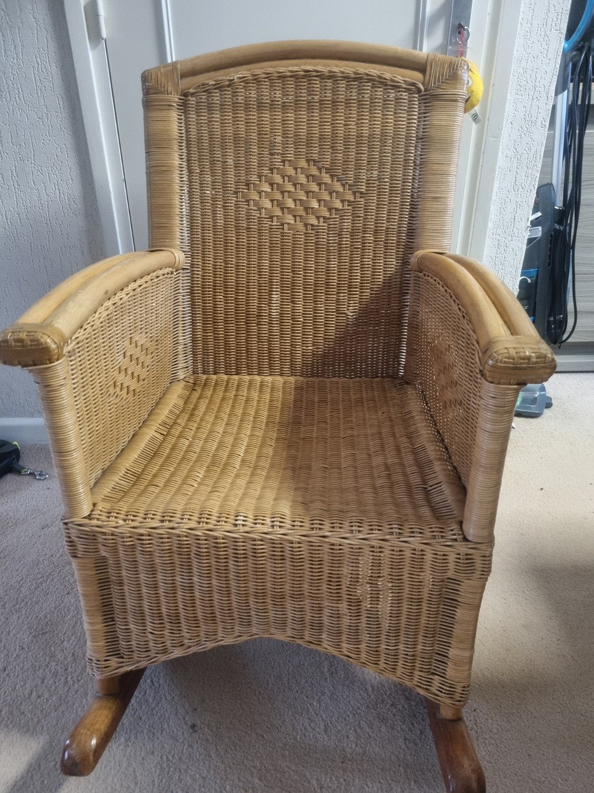 Klassieke rotan schommelstoel, Ophalen