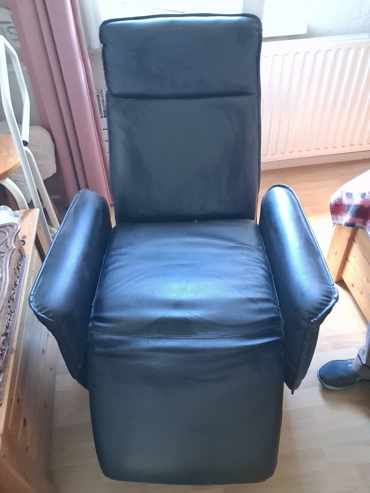 Comfortabele draaibare fauteuil met relaxfunctie, Ophalen, Zo goed als nieuw, Overige materialen
