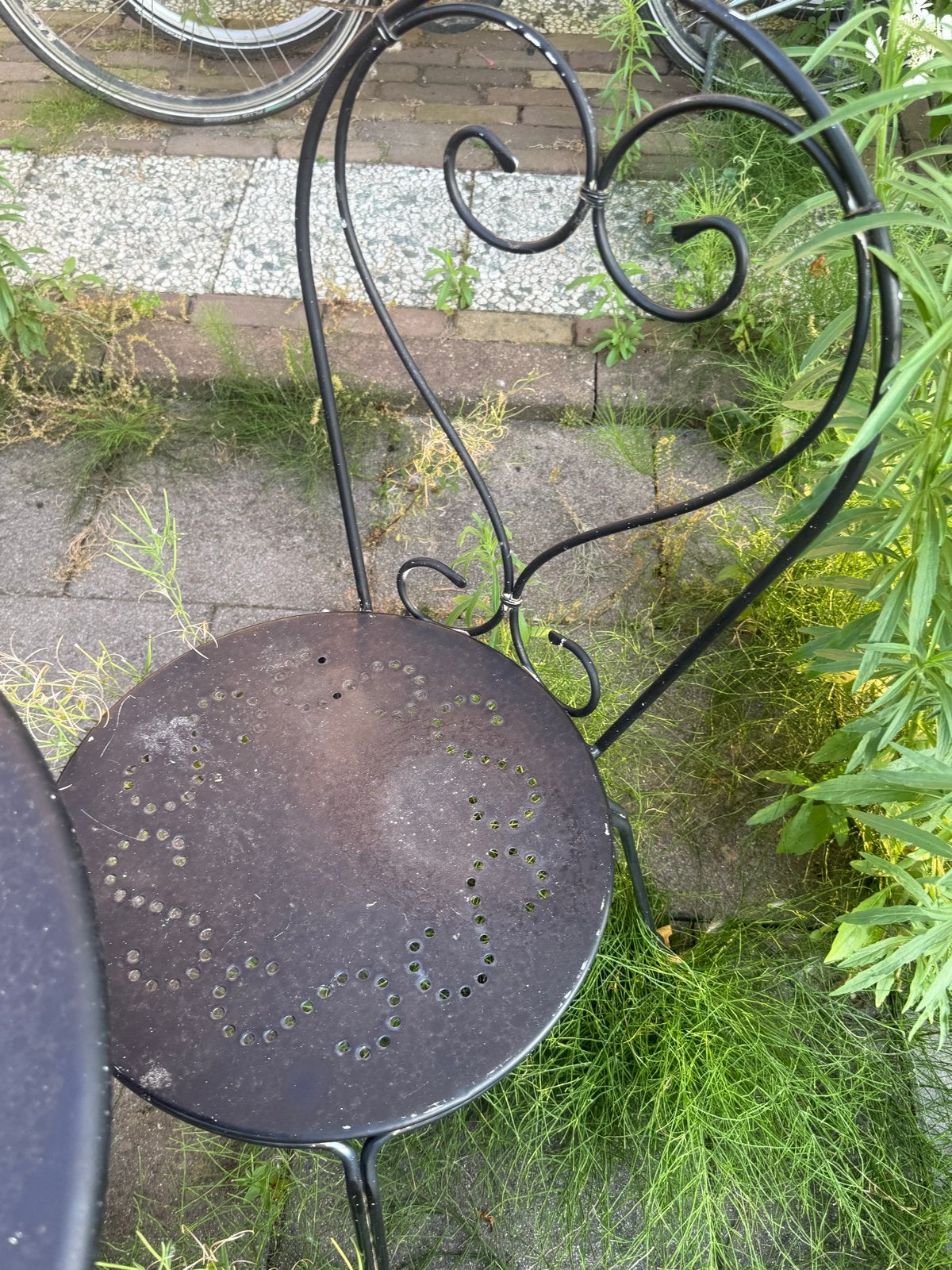 Leuk metalen bistro setje - moet schoongemaakt worden, Tuin en Terras, 2 zitplaatsen, Overige materialen, Gebruikt, Eettafel